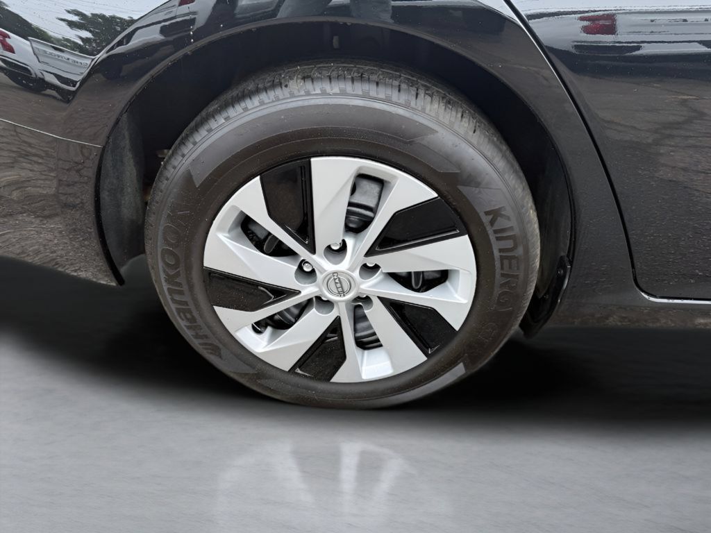 Used 2025 Nissan Altima 2.5 S FWD image 31
