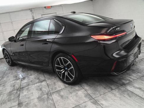 Used 2023 BMW i7 xDrive60 w/ Executive Package 2 image 4