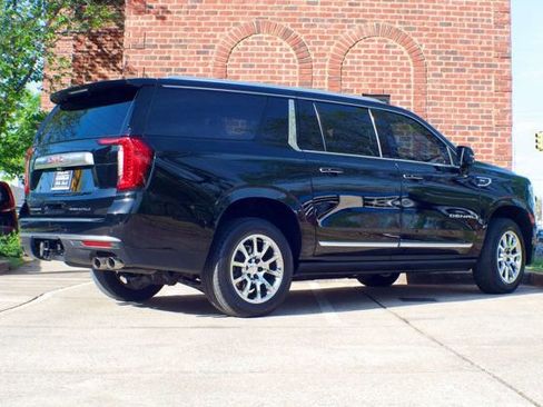 Used 2021 GMC Yukon XL Denali w/ Denali Premium Package image 5