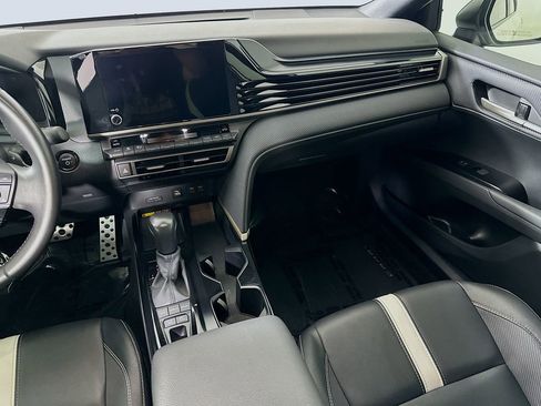 Used 2025 Toyota Camry SE image 19