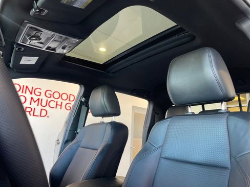 Certified 2023 Toyota Tacoma TRD Off-Road image 31