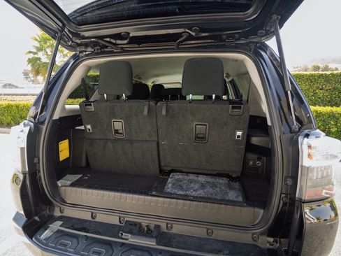Used 2022 Toyota 4Runner SR5 AWD/4WD image 13
