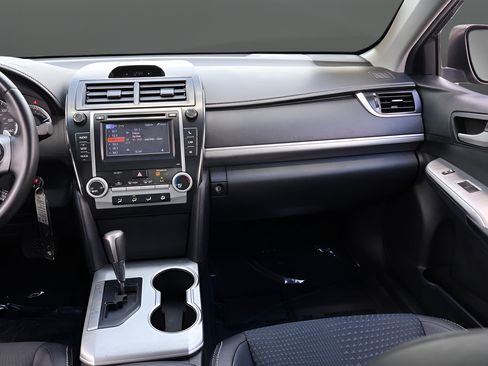 Used 2012 Toyota Camry SE FWD image 15