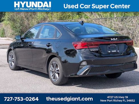 Used 2024 Kia Forte LXS w/ LXS Technology Package FWD image 3