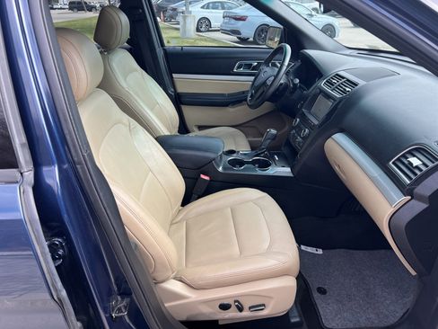 Used 2017 Ford Explorer XLT w/ Equipment Group 202A image 30