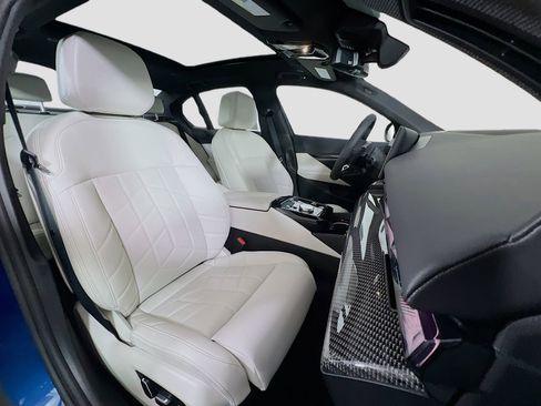 New 2026 BMW 550e xDrive w/ Executive Package image 31