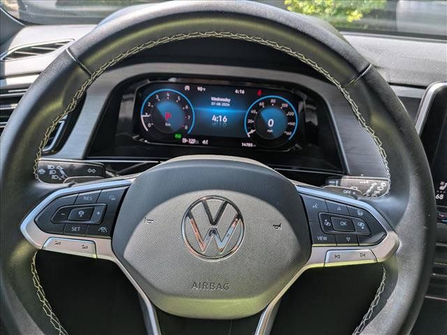Certified 2025 Volkswagen Atlas Cross Sport SE w/ Panoramic Sunroof Package AWD/4WD image 32