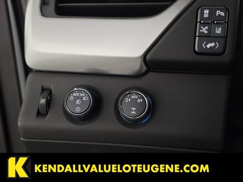 Used 2015 Chevrolet Tahoe LTZ AWD/4WD image 17