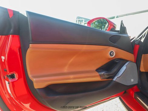Used 2019 Ferrari Portofino image 28