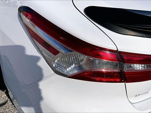 Used 2019 Toyota Camry LE image 30