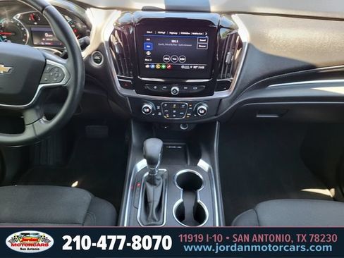 Used 2023 Chevrolet Traverse LT FWD image 15