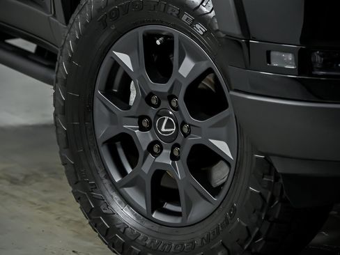 Used 2025 Lexus GX 550 image 4