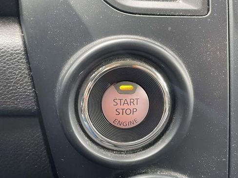 Used 2022 Nissan Titan SV image 21