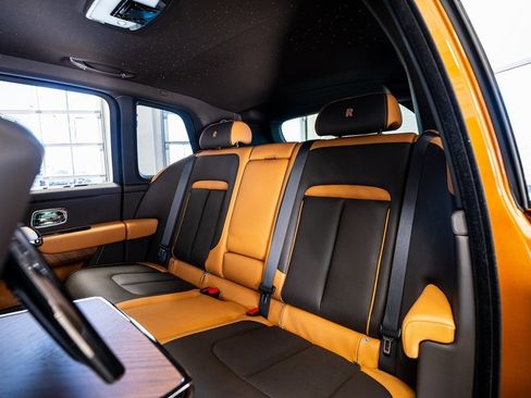 Used 2023 Rolls-Royce Cullinan w/ Cullinan Package image 62