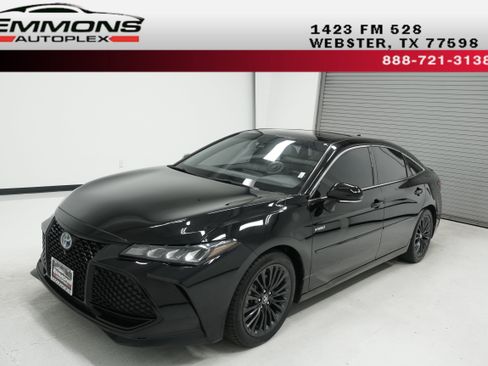 Used 2019 Toyota Avalon XSE w/ All Weather Liner Package FWD image 1