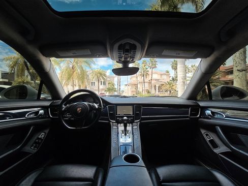 Used 2015 Porsche Panamera S w/ Premium Package image 14