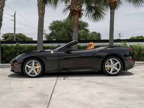 Used 2015 Ferrari California T RWD image 3
