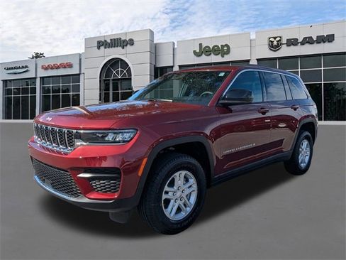 New 2025 Jeep Grand Cherokee Laredo image 8