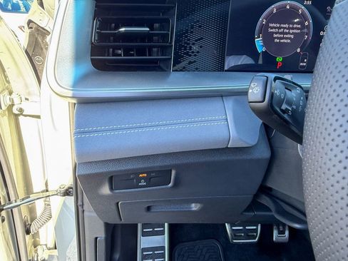 New 2026 Volkswagen Tiguan SE R-Line image 19