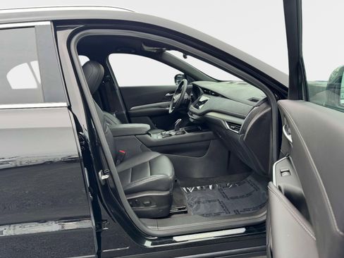 Used 2022 Cadillac XT4 Premium Luxury w/ Safety Alert Package image 14