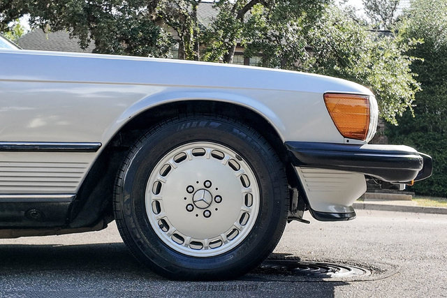 Used 1988 Mercedes-Benz 560 SL image 11