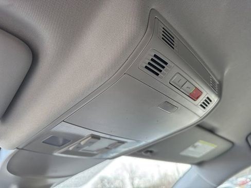 Used 2023 Volkswagen Taos SE image 25