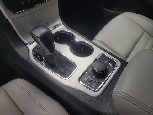 Used 2018 Jeep Grand Cherokee Limited AWD/4WD image 26
