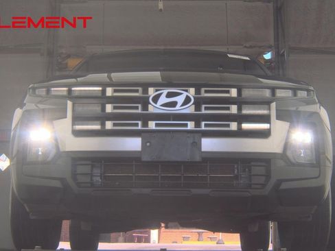 Used 2025 Hyundai Santa Cruz SE FWD image 3