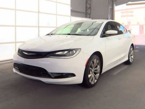 Used 2015 Chrysler 200 S FWD image 1