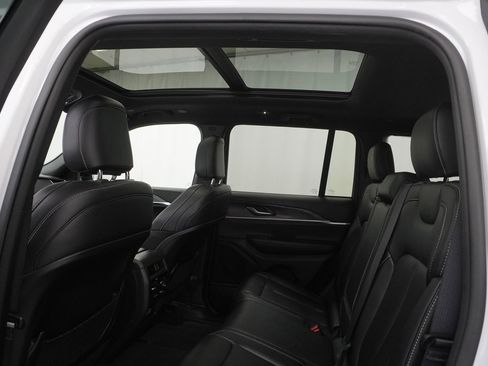 Certified 2024 Jeep Grand Cherokee Limited image 23