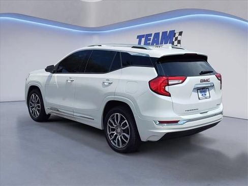 Used 2022 GMC Terrain Denali w/ Denali Premium Package AWD/4WD image 3