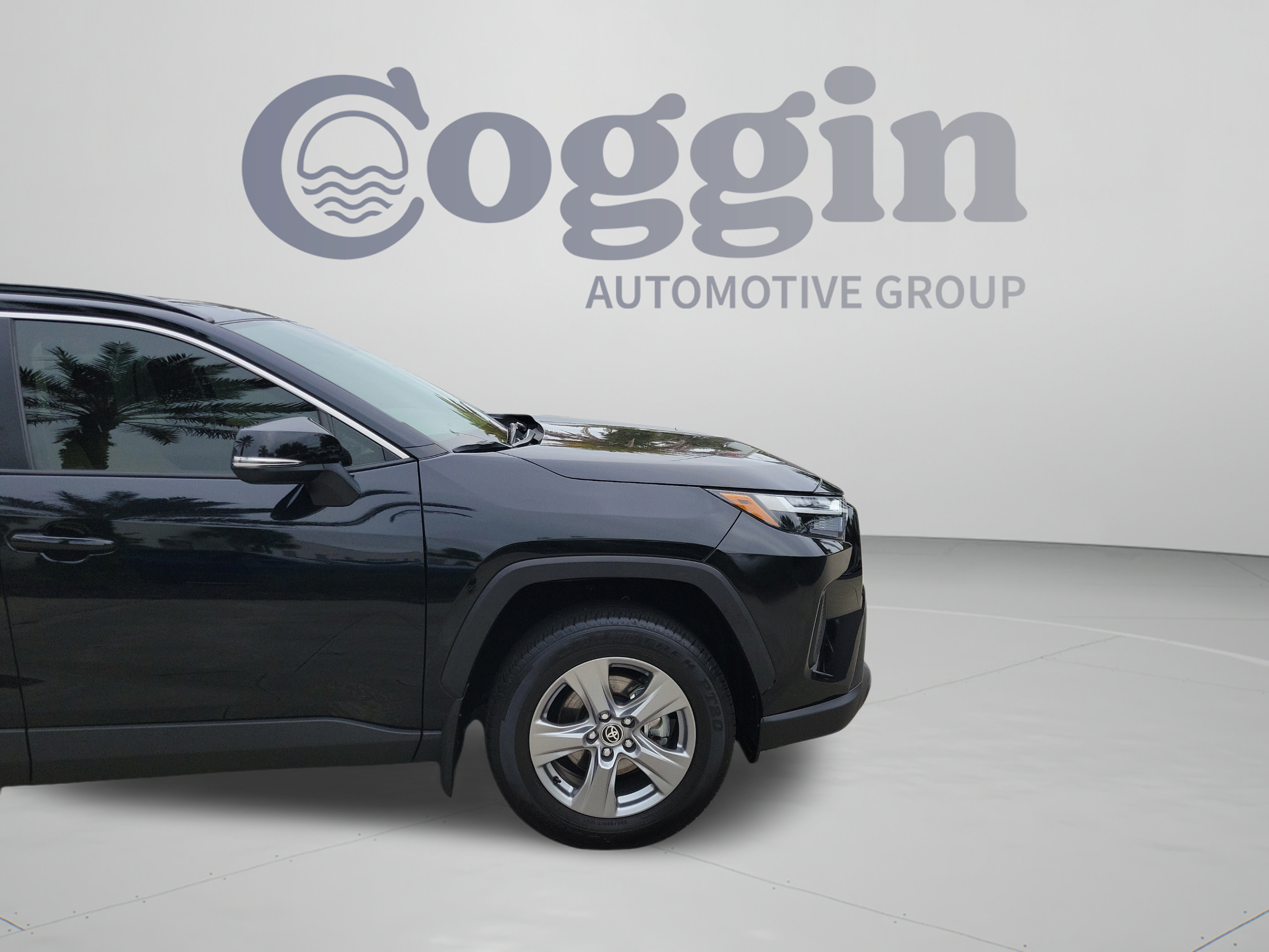 Used 2025 Toyota RAV4 LE AWD/4WD image 35