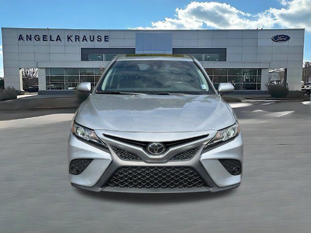 Used 2020 Toyota Camry SE FWD image 2