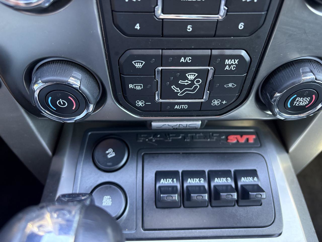 Used 2014 Ford F150 Raptor w/ Equipment Group 801A Luxury AWD/4WD image 17