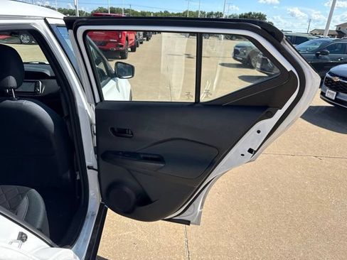 Used 2020 Nissan Kicks S FWD image 12