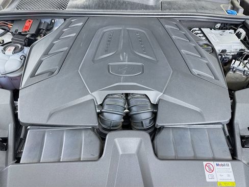Certified 2024 Porsche Cayenne S AWD/4WD image 33