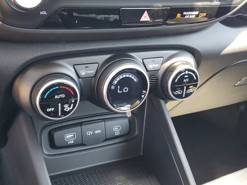 Certified 2025 Hyundai Venue SEL image 28