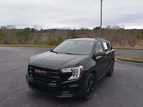 Used 2022 GMC Terrain SLE w/ Driver Convenience Package image 3