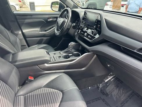 Used 2021 Toyota Highlander XSE FWD image 13