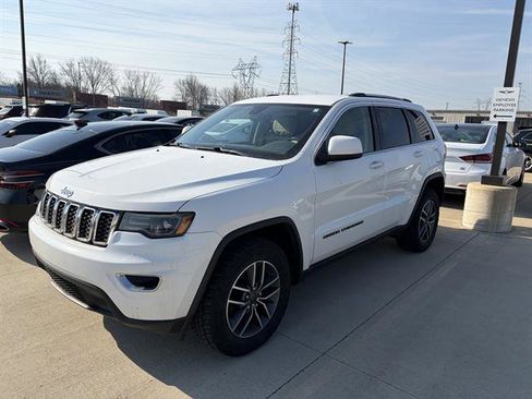 Used 2020 Jeep Grand Cherokee Laredo w/ 18" Wheel & 8.4" Radio Group image 1