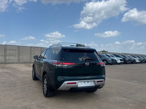 Certified 2023 Nissan Pathfinder SL w/ Black Appearance Package FWD image 17