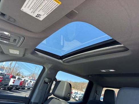 Used 2023 Chevrolet Silverado 1500 LT Trail Boss w/ Convenience Package II image 2