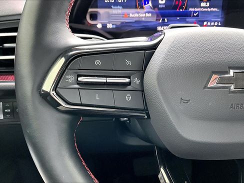 Used 2024 Chevrolet Traverse RS FWD image 24