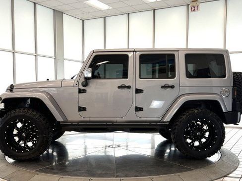 Used 2015 Jeep Wrangler Unlimited Sahara w/ Dual Top Group AWD/4WD image 4