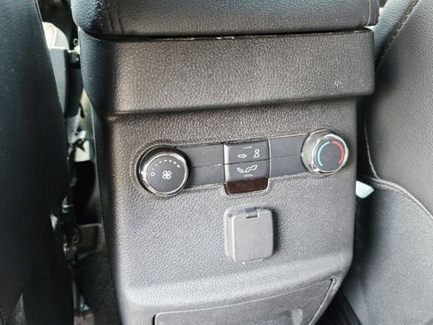 Used 2018 Ford Explorer XLT w/ XLT Appearance Package AWD/4WD image 17