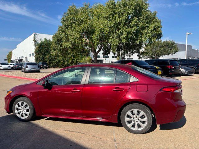 Used 2025 Toyota Corolla LE FWD image 8