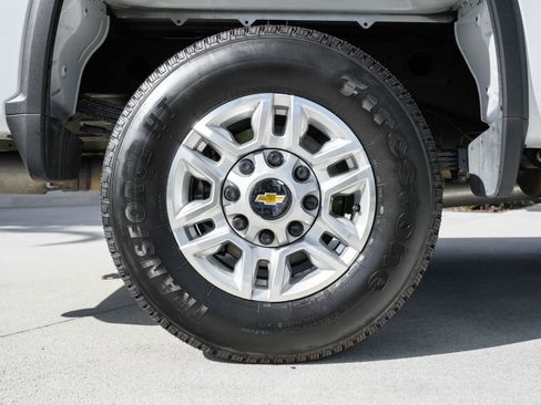 Used 2025 Chevrolet Silverado 2500 LT w/ Convenience Package image 29