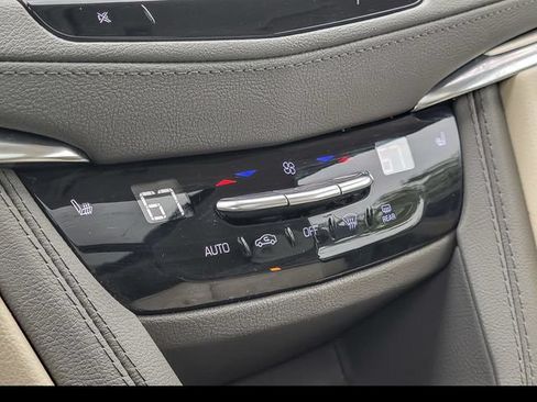 Certified 2023 Cadillac XT5 Premium Luxury AWD/4WD image 18