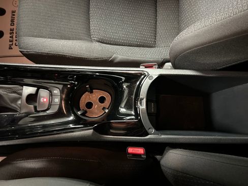 Used 2019 Toyota C-HR XLE image 19