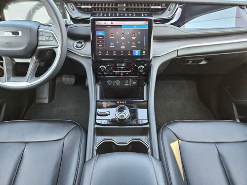 Used 2023 Jeep Grand Cherokee 4WD 4xe image 14